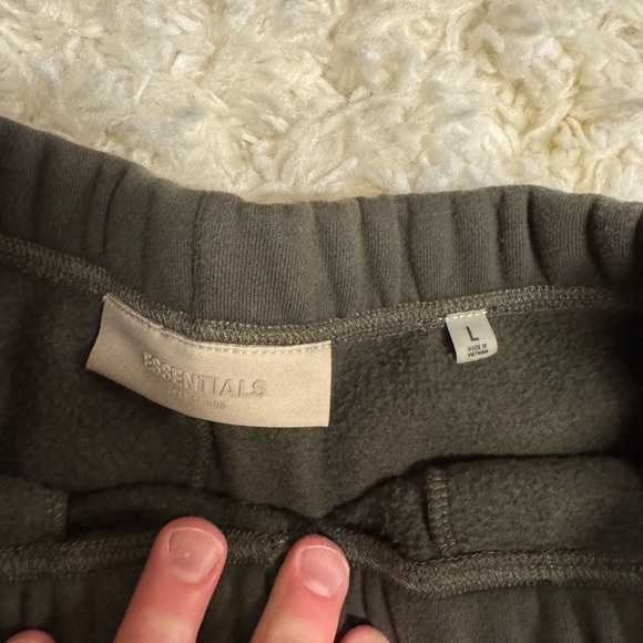 Off Black Fear of God Essentials Sweat Shorts men’s L - Picture 3 of 4